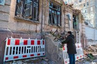 Albares reitera el apoyo de España a Ucrania tras visitar zonas bombardeadas y promete ayudar a la reconstrucción