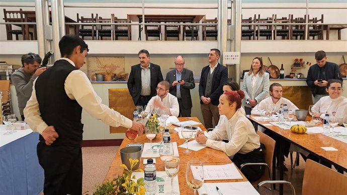 Los futuros profesionales de la hostelería regional se forman en la puesta en valor y consumo moderado del vino de C-LM