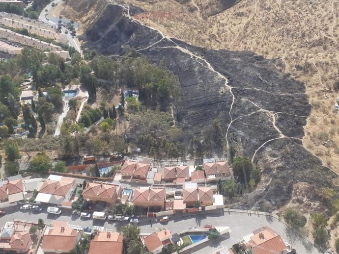 Incendio próximo a viviendas en Cenes de la Vega, en imagen de archivo