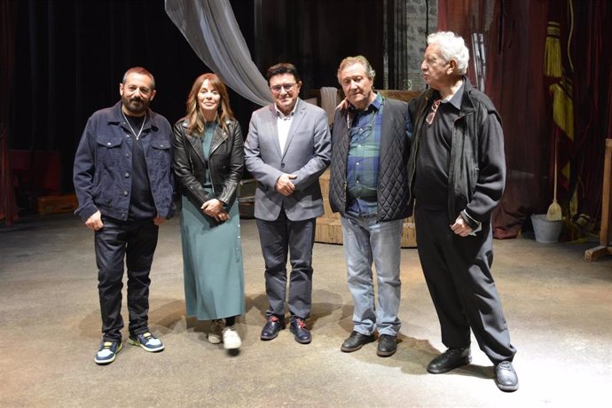 Los actores Pepón Nieto y María Adánez, en la presentación en el Teatro de Rojas de Toledo del estreno de '¡Ay, Carmela!'.