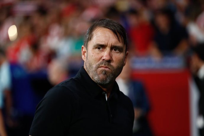 Archivo - Eduardo Coudet, head coach of RC Celta de Vigo, looks on during the Spanish League, La Liga Santander, football match played between Atletico de Madrid and RC Celta de Vigo at Civitas Metropolitano stadium on September 10, 2022 in Madrid, Spai