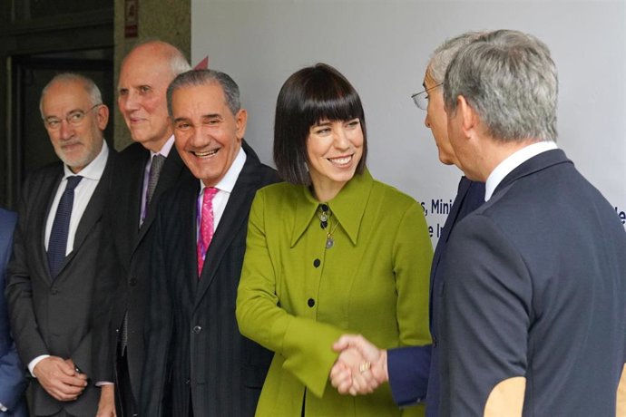 Teniente alcalde de Santiago, Sindo Guinarte; Secretario Iberoamericano, Marcos Pinta;  ministro de Ciencia de República Dominicana, Franklin García; ministra de Ciencia, Diana Morant; vicepresidente de Xunta, Francisco Conde; delegado Gob. José Miñones
