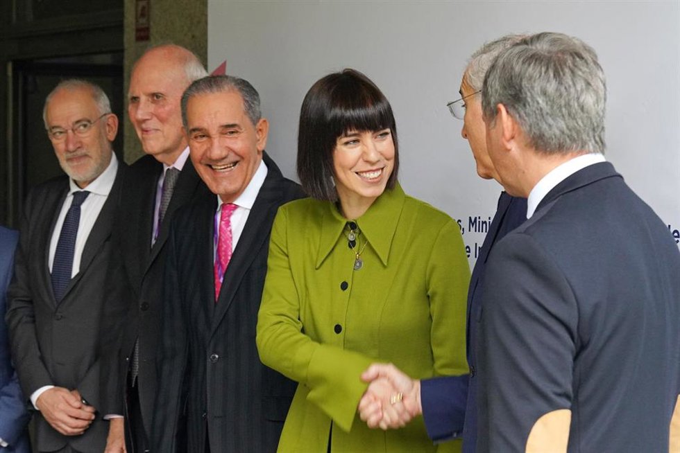 Teniente alcalde de Santiago, Sindo Guinarte; Secretario Iberoamericano, Marcos Pinta;  ministro de Ciencia de República Dominicana, Franklin García; ministra de Ciencia, Diana Morant; vicepresidente de Xunta, Francisco Conde; delegado Gob. José Miñones