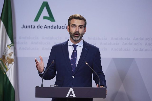 El consejero de Sostenibilidad, Medio Ambiente y Economía Azul de la Junta de Andalucía y portavoz del gobierno, Ramón Fernández-Pacheco, durante la rueda de prensa tras el Consejo de Gobierno andaluz en el Palacio de San Telmo, a 2 de noviembre de 2022 e