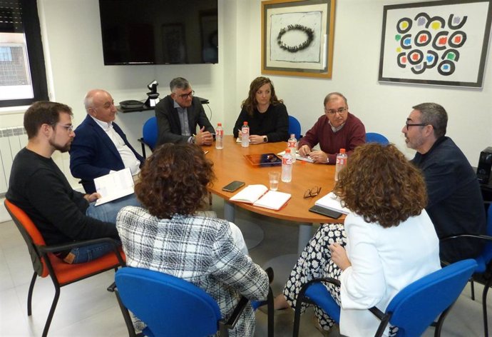 Reunión de trabajo entre diputados del PSOE y CCOO.