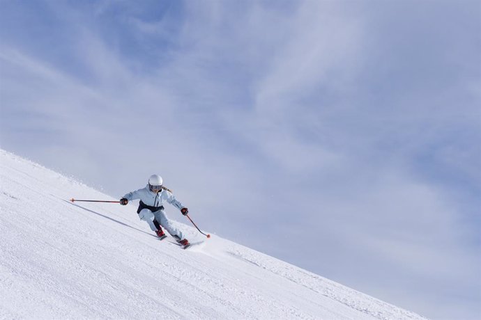 Archivo - Imatge de recurs d'una esquiadora
