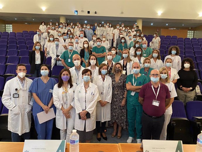 El Hospital Universitario Reina Sofía de Córdoba ha reunido a un centenar de profesionales del centro referentes en seguridad del paciente.