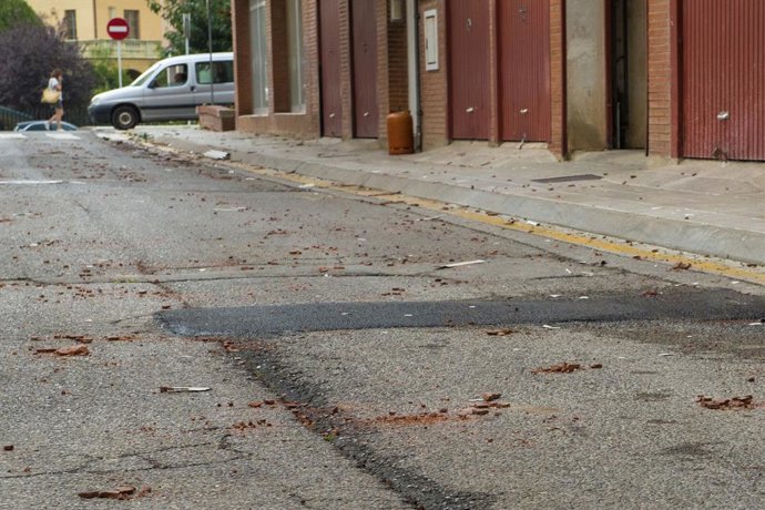Archivo - Imatge d'arxiu de desperfectes causats per la calamarsada a la Bisbal d'Empord (Girona)