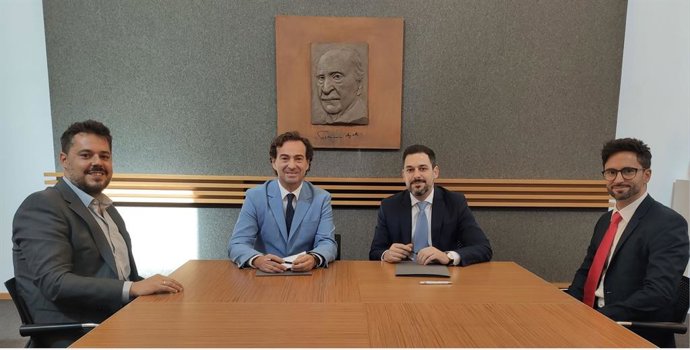 Firma del acuerdo de colaboración.