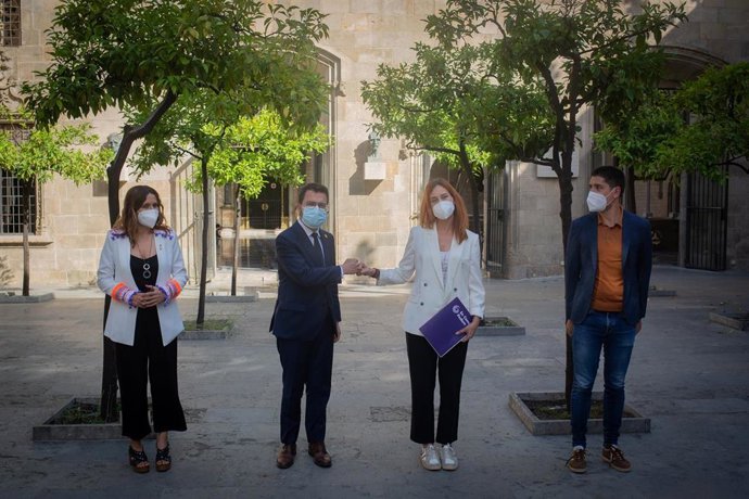 Archivo - La consellera de Presidencia, Laura Vilagr; el presidente de la Generalitat, Pere Aragons; la líder de los comuns en el Parlament, Jéssica Albiach; y el portavoz de los comuns, David Cid, en una reunión en junio de 2021. ARCHIVO.