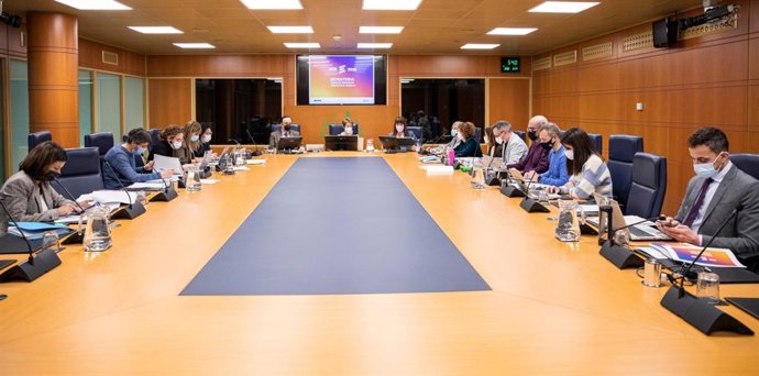 Archivo - El proyecto de presupuesto del Departamento de Trabajo y Empleo ha sido presentado por la consejera Idoia Mendia ante la Comisión de Hacienda del Parlamento Vasco