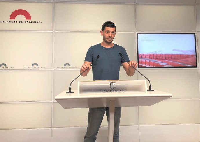 El diputat Xavier Pellicer en la roda de premsa