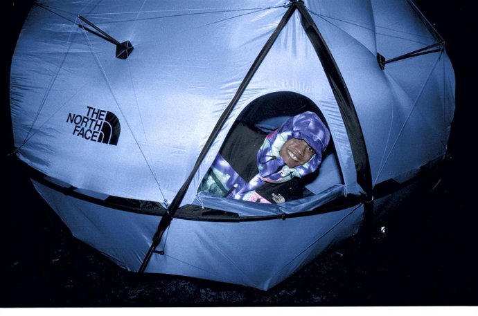 The North Face colabora con el artista londinense Alfie Kungu en su icónica colección NSE .