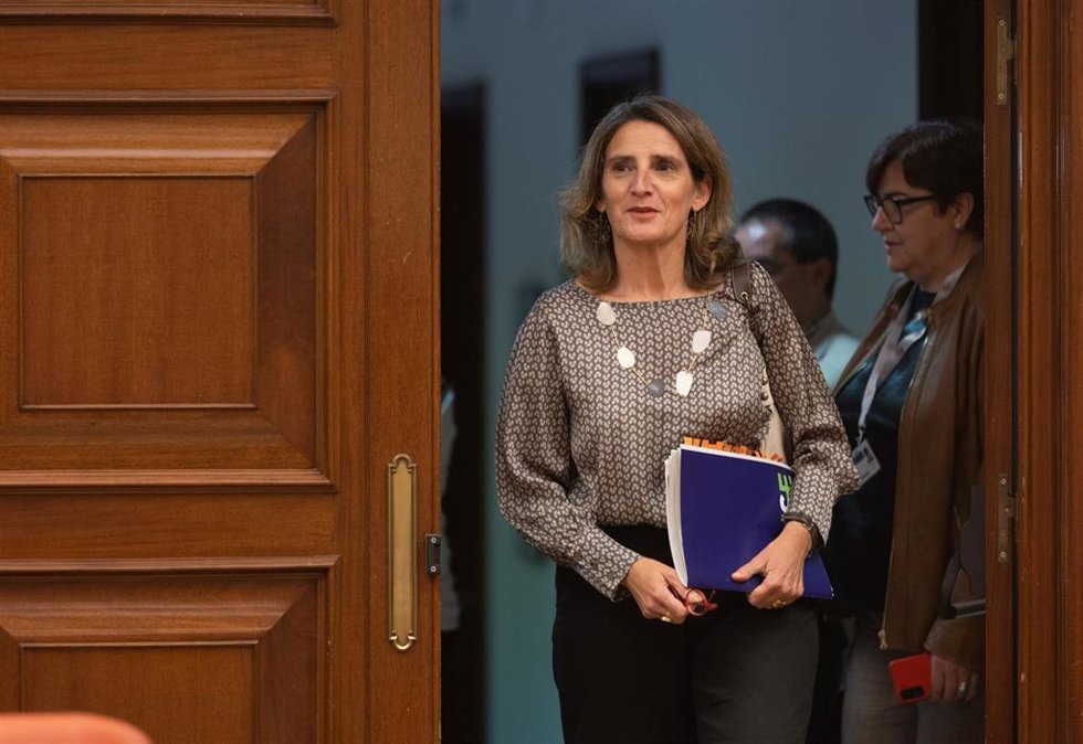 La vicepresidenta tercera del Gobierno y ministra para la Transición Ecológica y el Reto Demográfico, Teresa Ribera, a su llegada a la Comisión de Transición Ecológica y Reto Demográfico, en el Congreso