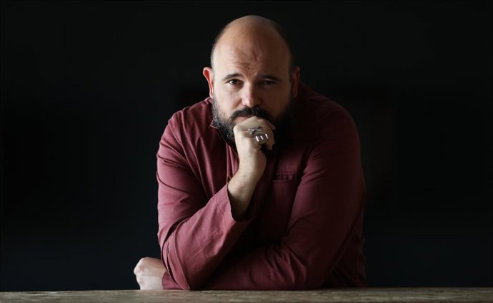 El músico Francisco Contreras Molina, conocido como Niño de Elche, durante una entrevista con Europa Press, en la sede de Sony, a 2 de noviembre de 2022, en Madrid (España). Es considerado por la crítica como uno de los mayores renovadores actuales de