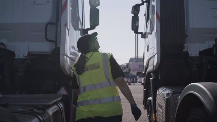 Fotograma del corto documental 'Mothertruckers' de Paula Romero