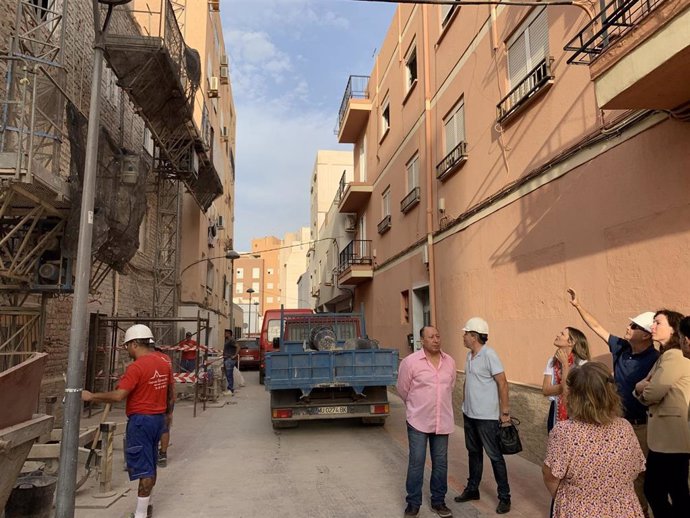 La alcaldesa de Almería visita obras en el barrio de El Tagarete.