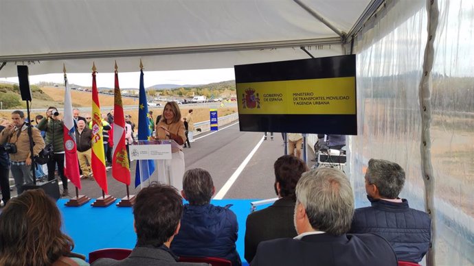 La ministra de Transportes, Raquel Sánchez, anuncia la próxima aprobación del estudio informativo del tramo Alar del Rey-Reinosa del AVE a Cantabria.