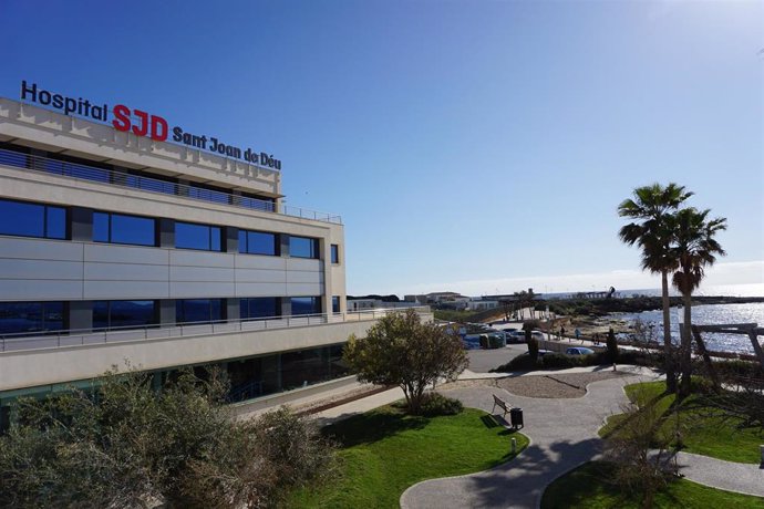 Archivo - Fachada del Hospital Sant Joan de Déu.