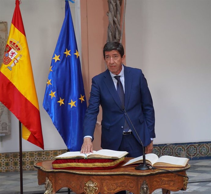 El presidente de la Junta, Juanma Moreno, ha presidido este miércoles el acto de toma de posesión de Juan Marín como nuevo presidente del Consejo Económico y Social (CES) de Andalucía.