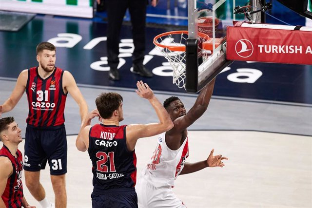 Moustapha Fall of Olympiacos Piraeus in action during the Euroliga match between Cazoo Baskonia Vitoria-Gasteiz and Olympiacos Piraeus at Fernando Buesa Arena on October 21, 2022, in Vitoria, Spain.