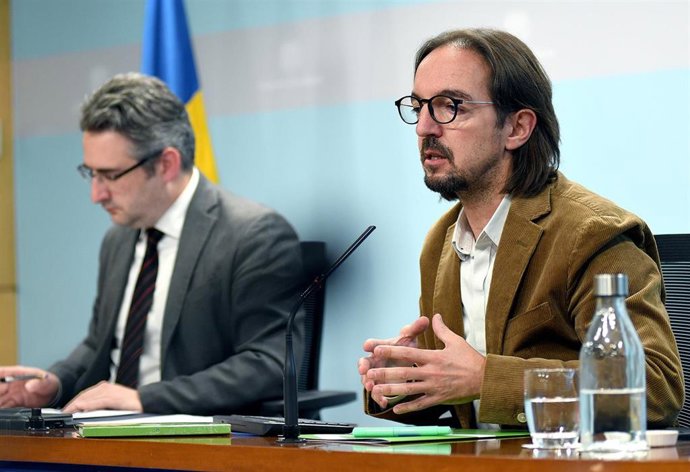 El secretario de Estado de Asuntos Europeos, Landry Riba, en rueda de prensa