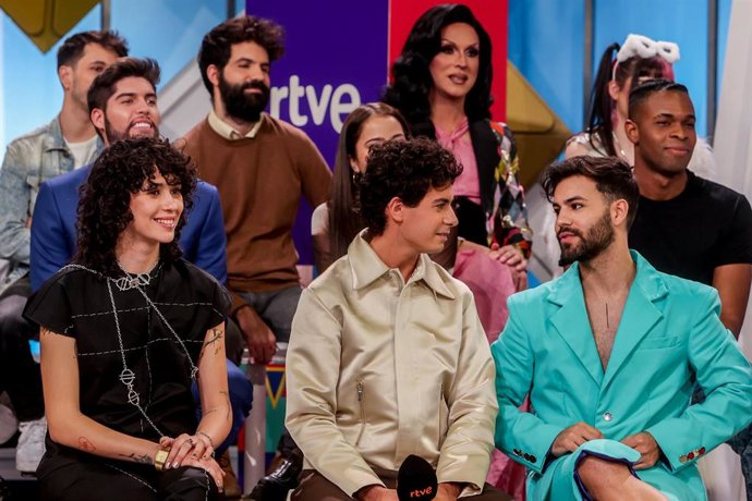 (I-D) La cantante y compositora Alice Wonder, el cantante Alfred García, y el cantante Agoney en la presentación de Radio Televisión Española (RTVE) de Benidorm Fest 2023, a 2 de noviembre de 2022, en Madrid (España).