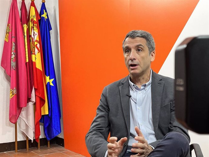 El portavoz del Grupo Municipal Ciudadanos en el Ayuntamiento de Toledo, Esteban Paños, en una entrevista con Europa Press