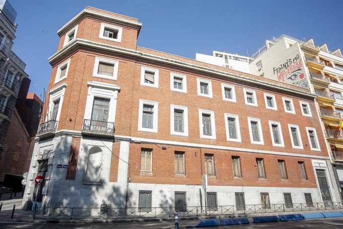 Archivo - Fachada del edificio de Prado 30, antes okupado por La Ingobernable.