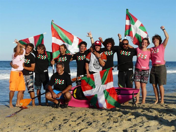 Archivo - Selección vasca de Kayak Surf