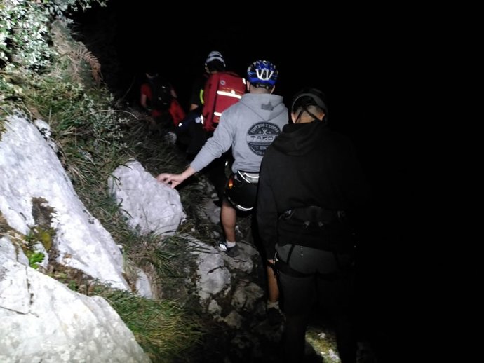 Rescate de los jóvenes en la vía ferrata de La Hermida