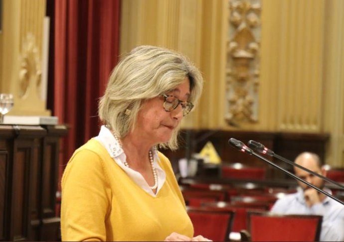 Archivo - La diputada 'popular' Asunción Pons en el Parlament.