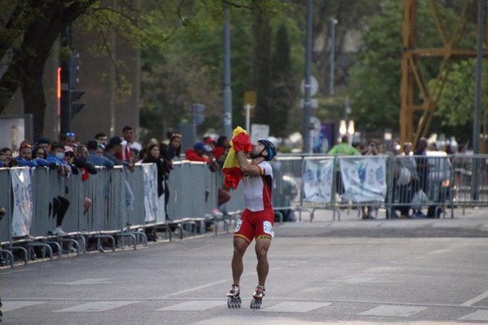 El patinador español Chevi Guzmán celebra su segundo oro en los Juegos Mundiales de Patinaje