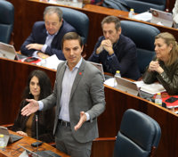 Ayuso acusa al PSOE de "sembrar el miedo" con la Sanidad y este le dice que "trague saliva y rectifique"