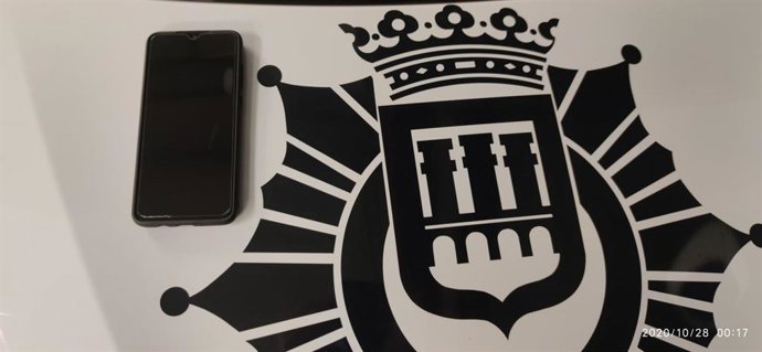 Archivo - La Policía Local detiene a dos individuos por golpear a un repartidor de comida a domicilio para robarle el móvul