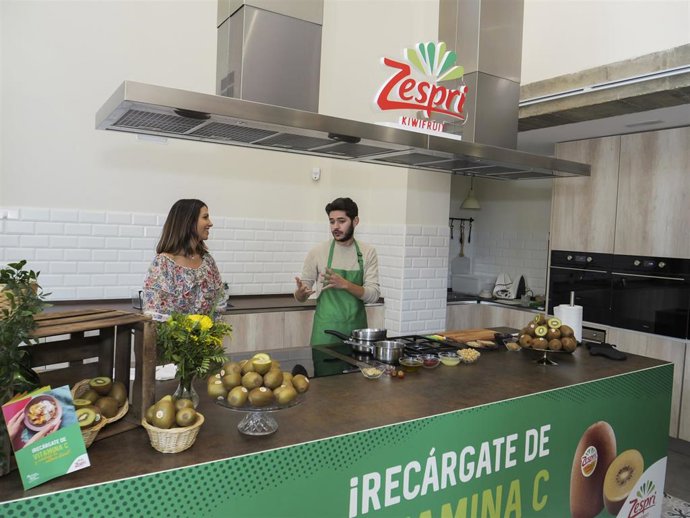 Elisa Blázquez y Fabián León en evento Zespri