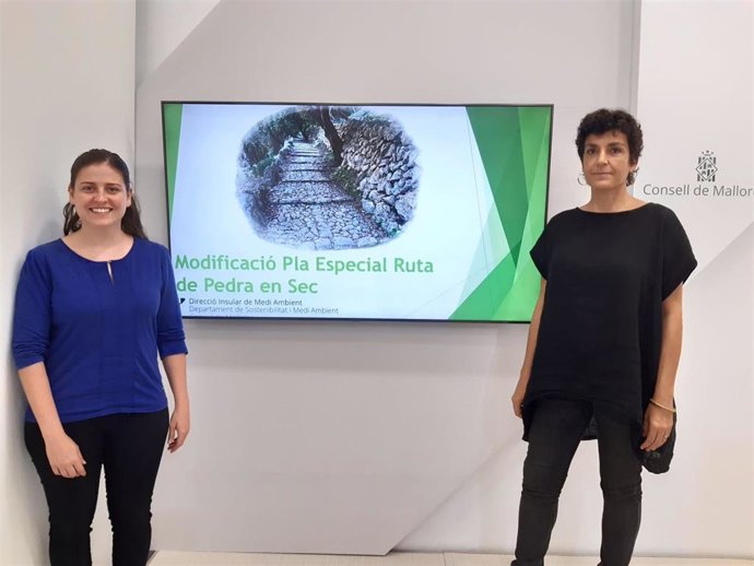 La consellera insular Aurora Ribot y la directora insular Inmaculada Férriz.