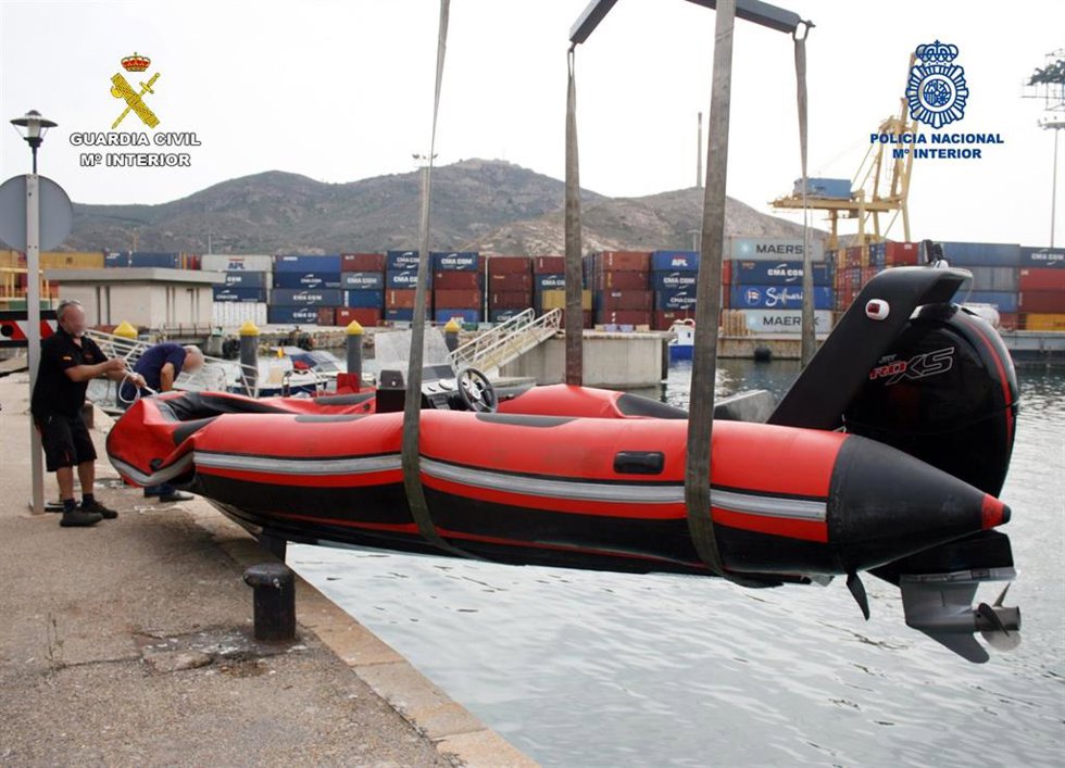 La Guardia Civil Y La Policía Nacional Detienen A Los Miembros De Una Supuesta Red De Trata De Seres Humanos Después De Hacer Llegar A Costa A 12 Migrantes