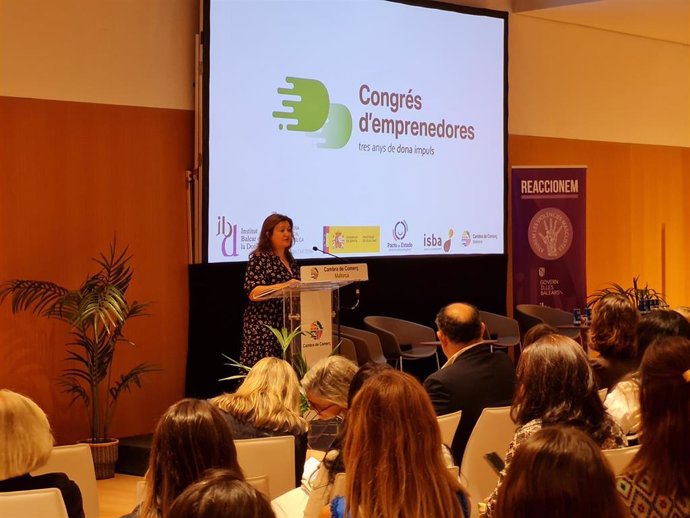 La consellera Mercedes Garrido presenta en congreso los datos sobre Dona Impuls