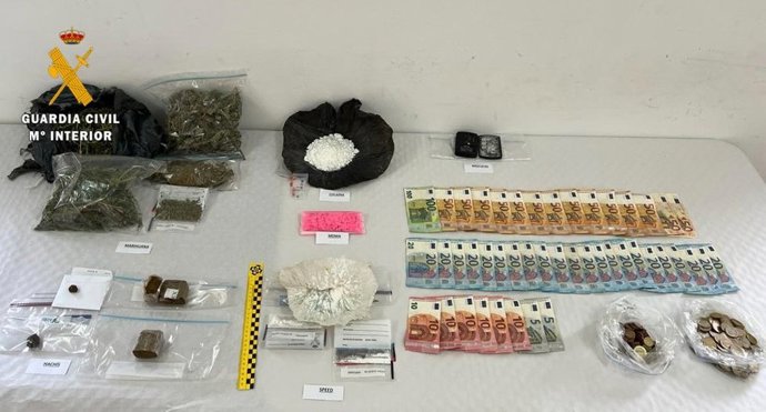 Droga y efectos incautados en la operación en el norte de Cáceres.