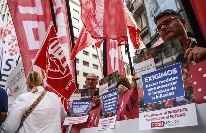 Una protesta reciente de UGT y CCOO para pedir mejoras salariales.