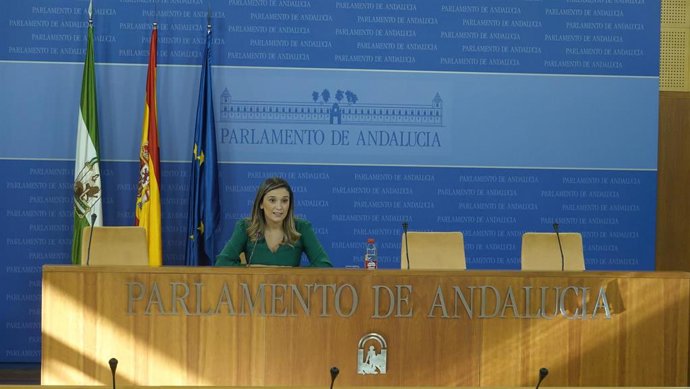 Archivo - La portavoz adjunta del Grupo Socialista en el Parlamento andaluz, María Márquez, en rueda de prensa en una foto de archivo.