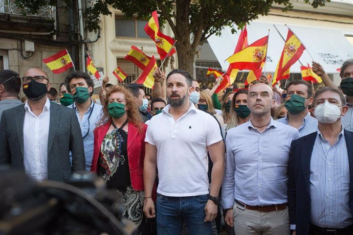 Archivo - El presidente de Vox, Santiago Abascal, y el vicepresidente del partido Jorge Buxadé en un mitin