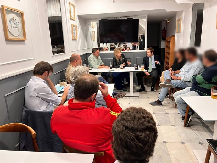Reunión de Vox con familiares de los jóvenes afectados por las agresiones