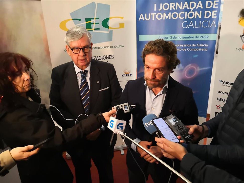 El presidente de Faconauto, junto al de la CEG, en Santiago