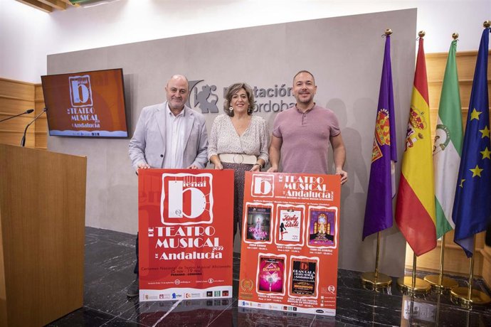 La delegada de Cultura de la Diputación de Córdoba, Salud Navajas, en la presentación de la Bienal de Teatro Musical de Andalucía.