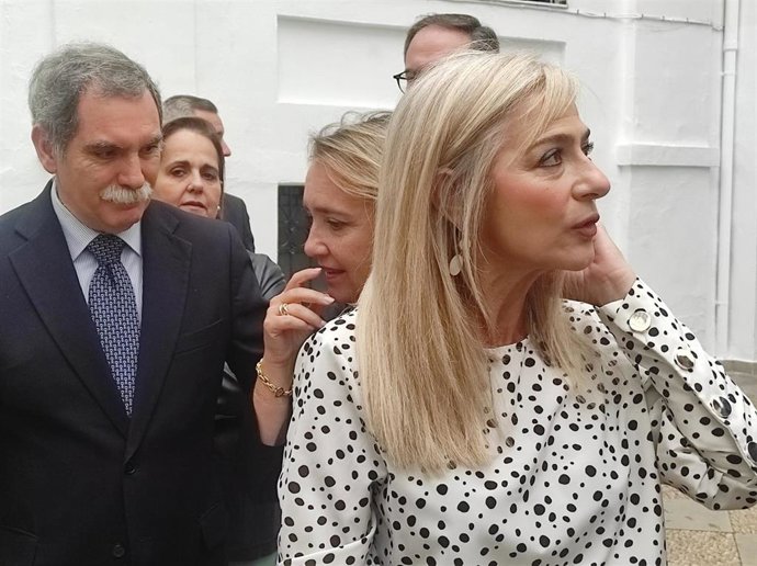 Del Pozo, secundada por el delegado de Desarrollo Educativo en Córdoba, José Francisco Viso.