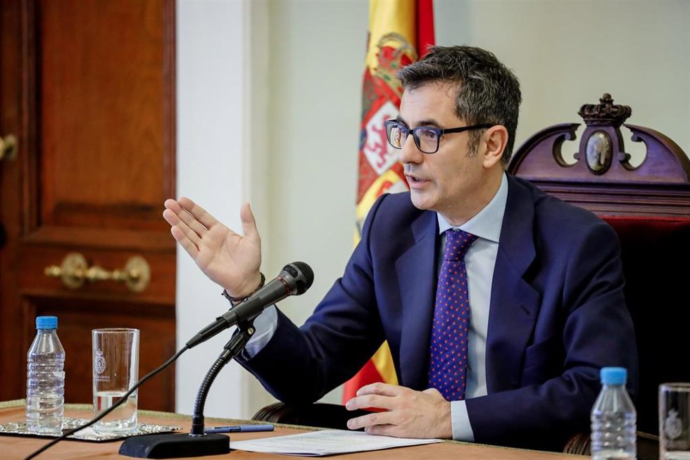 El ministro de Presidencia, Relaciones con las Cortes y Memoria Democrática, Félix Bolaños, interviene en un acto de la Real Academia de la Historia, a 28 de octubre de 2022, en Madrid (España).