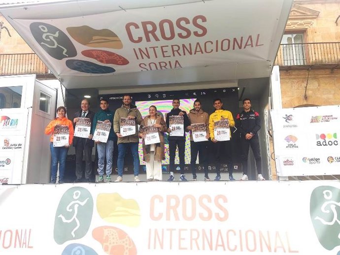 Presentación del XXVIII Cross Internacional de Soria en la plaza Mayor de la ciudad.