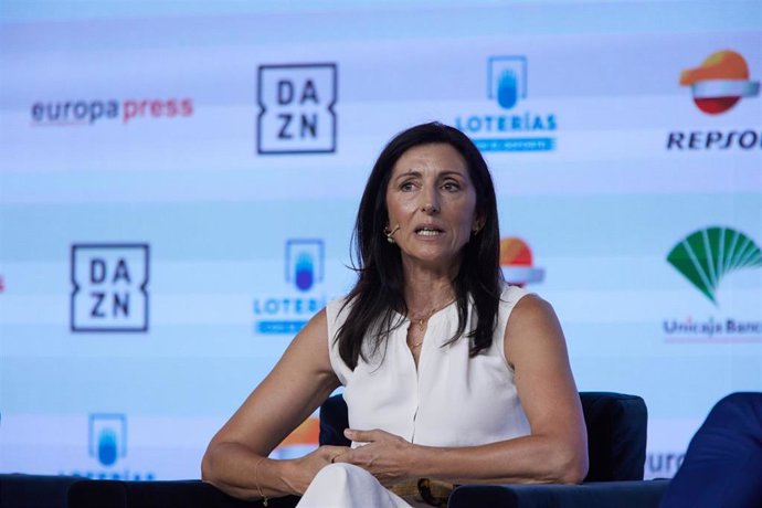 Archivo - La presidenta de la Federación Española de Remo, Asunción Loriente, interviene en el Desayuno Deportivo de Europa Press Las mujeres que mandan en el deporte, en el Auditorio Beatriz Madrid, a 19 de julio de 2022, en Madrid (España). El encue